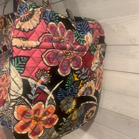 ‼️FIRM‼️ NWT Vera Bradley xl duffel bag Kauai floral - Picture 4 of 8